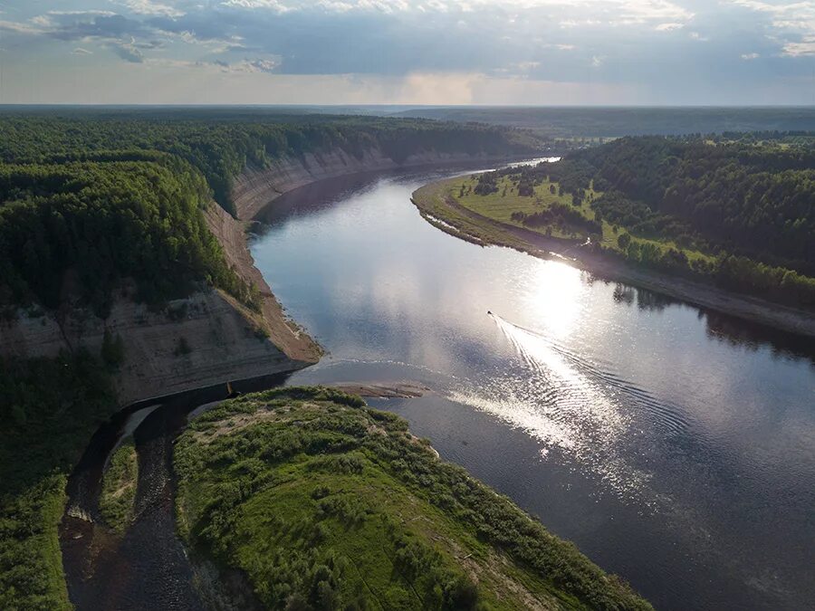 Река сухона вологодской. Река Сухона Тотьма. Река Стрельна Вологодская область. Сухона река Вологда. Дедов остров на Сухоне.