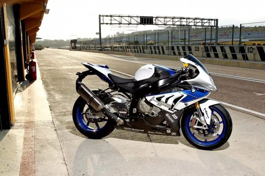 Спортивный мотоцикл bmw. Bmw s1000rr hp4. bmw s1000rr hp4 2014. bmw s1000rr hp4 2013. bmw 1000rr hp4.