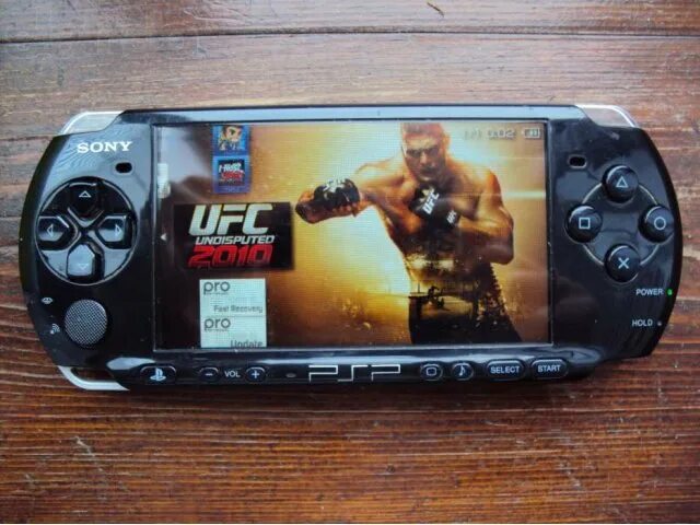 Такую игру 3008. Ps vita vs psp 3008. psp 3008 slim. psp 3008 джойстик.