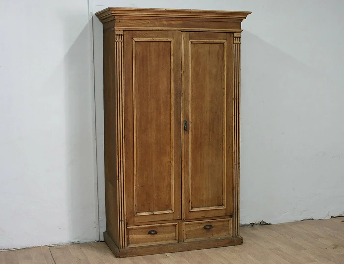 Платяной шкаф слушать. Магазин "маяк" шкафы плательные. Плательный шкаф гдр. Платяной шкаф слушать. Платяной шкаф 50-е.