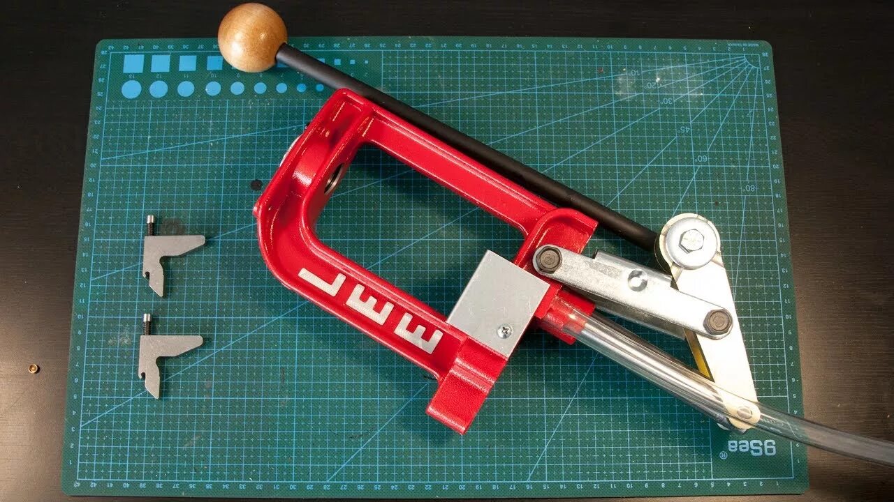 Пресс станок пистолетный lee reloader press 90045. Лей пресс. Лей пресс. Пресс lee breech reloader press. Пресс станок пистолетный lee reloader press 90045.