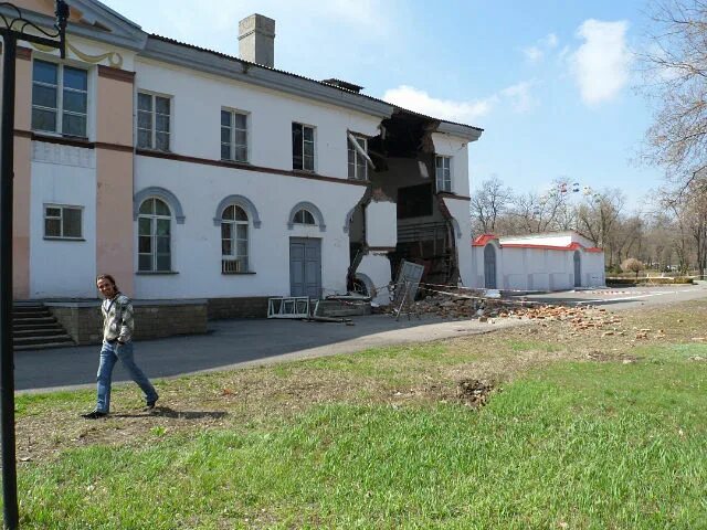 Городок смерть. ДК Шахтер Донецк Ростовская. Дом культуры Донецк Ростовская область. Город Донецк Ростовская область ДК. ДК Донецк Ростовская область проект.