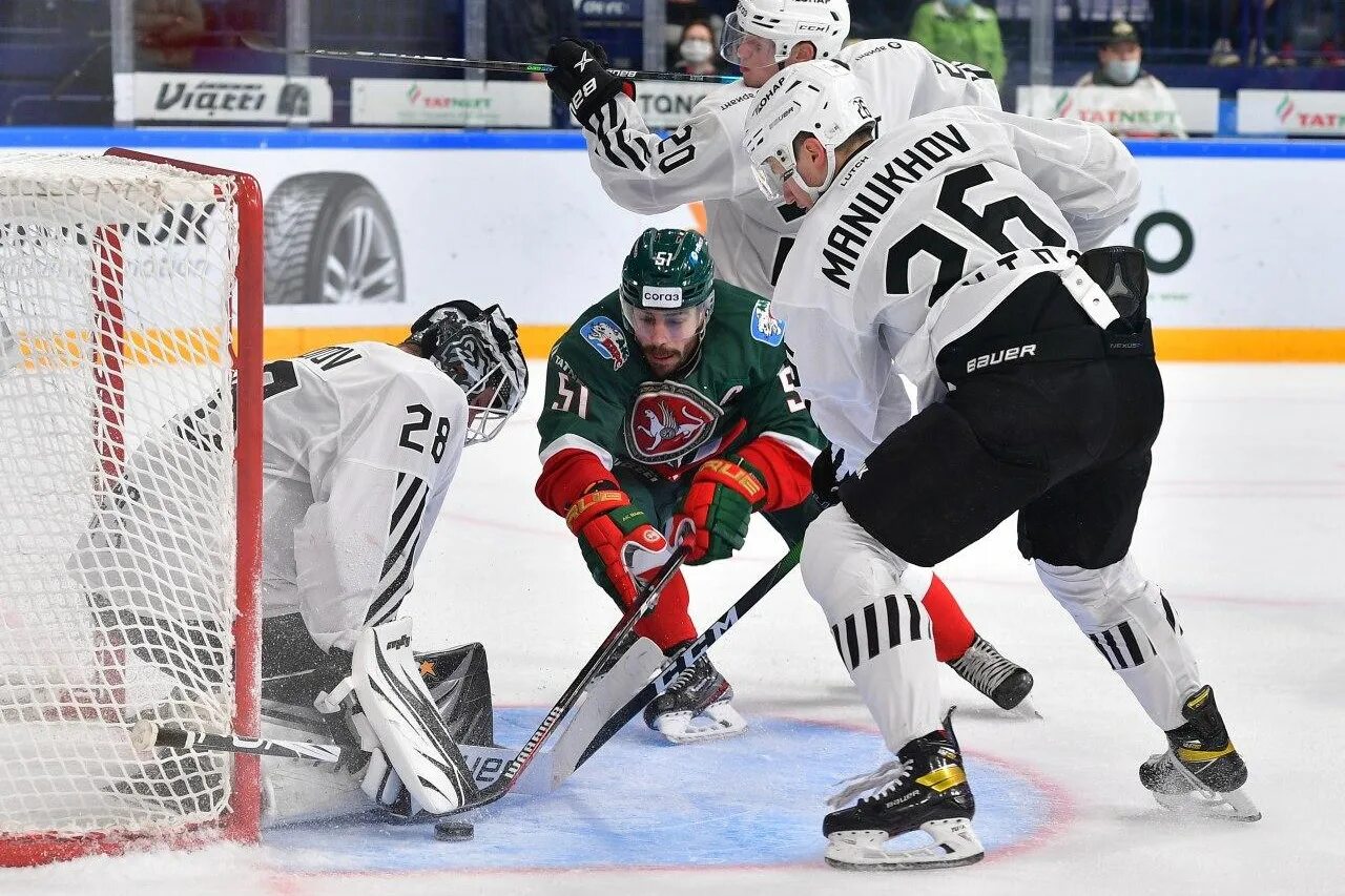 Ак барс трактор фото. Барсы трактор прогноз. Плачущий мальчик после игры ак барс трактор фото 2013 год. Ак барс и трактор игра в казани. Барсы трактор прогноз.