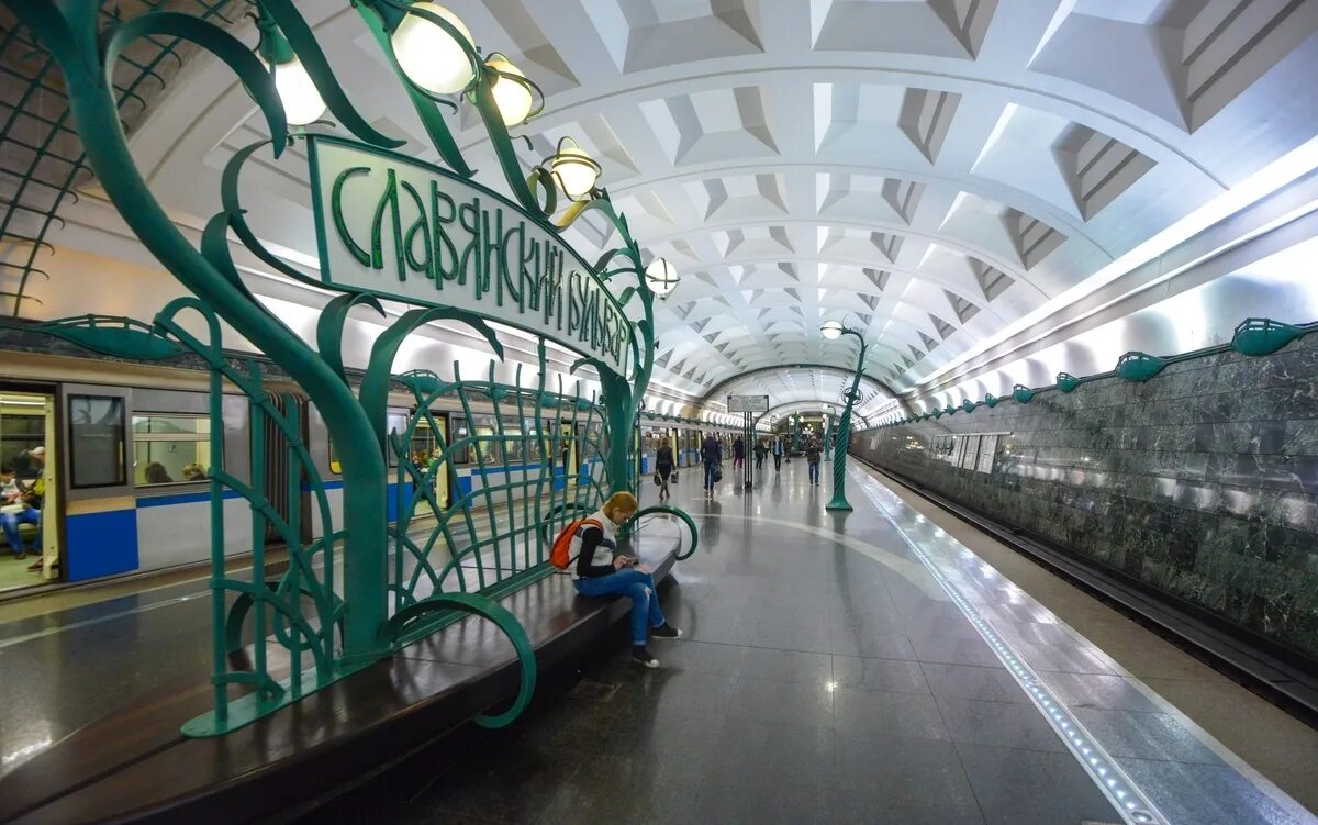 Туту славянский бульвар. Станция метро Славянский бульвар. Metro Moskva Славянский бульвар. Славянский бульвар Арбатско-Покровская линия. Станция метро Славянский бульвар платформа.