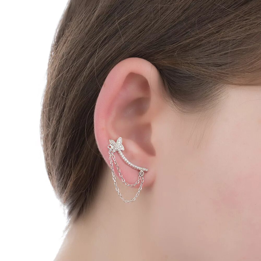 Серьги в ушах. Кафф бабочка серьга. Серьги кафы. Моносерьга с кафом. Серьга каффа.