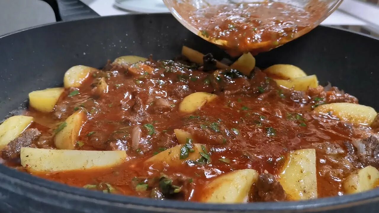 Хашлама грузинская. Грузинские блюда из мяса на огне. Мясо по кавказски кабан кавказ. Мясо кавказ. Говядина по кавказски.