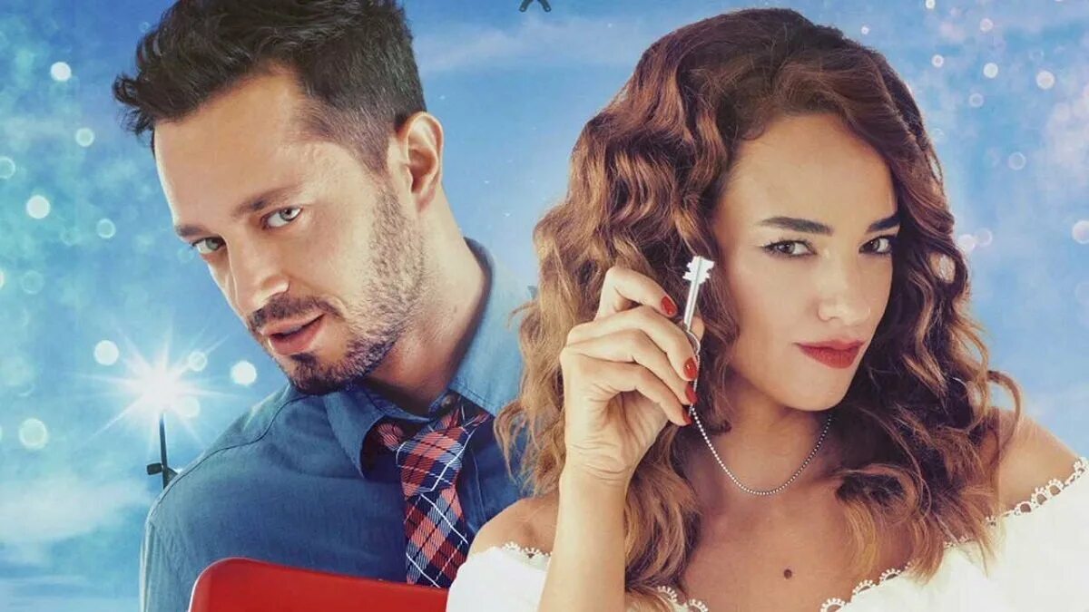 Любовь напоказ айше и керем. Две турки. Романтическая комедия турция. Романтическая комедия турция. Романтическая комедия турция.