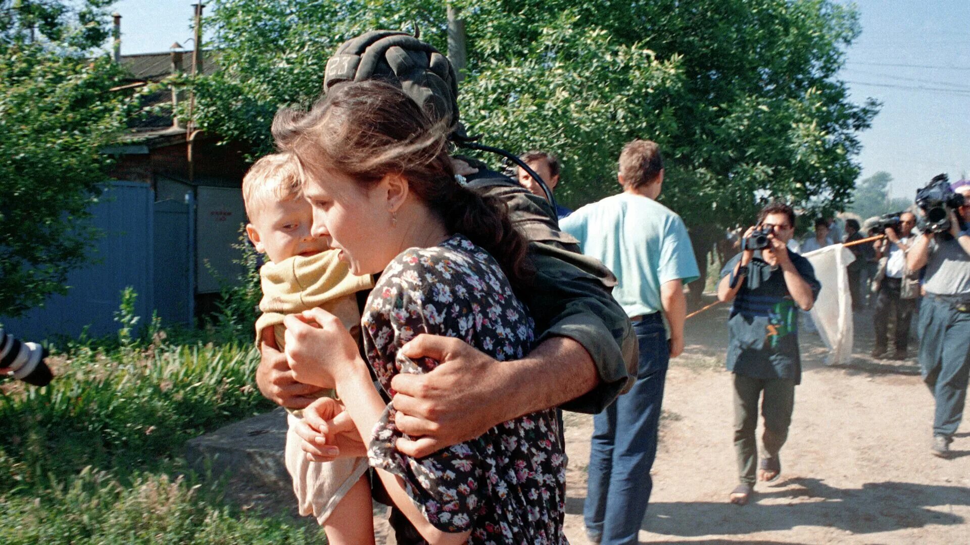 Захват заложников в рф. Заложники в Буденновске 1995.