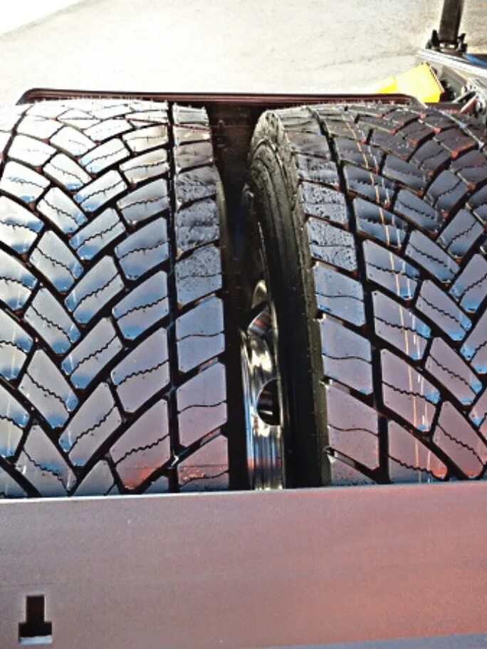 Резина грузовые 75. Goodyear KMAX D 315/80r22.5. Goodyear KMAX D 315/70. 315/70r22.5 Goodyear КМАХ D g2 3psf. 315/70r22.5 Goodyear KMAX D g2.