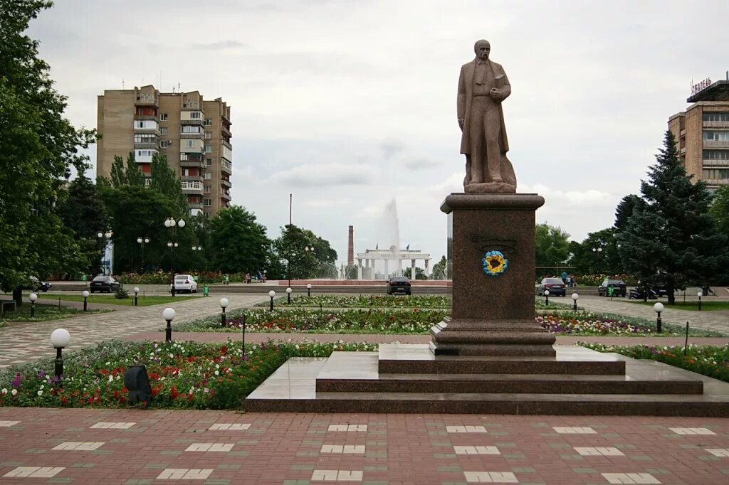 мелитополь парк победы. мелитополь парк. мелитополь центральная площадь. мелитополь достопримечательности. город мелитополь запорожская область.