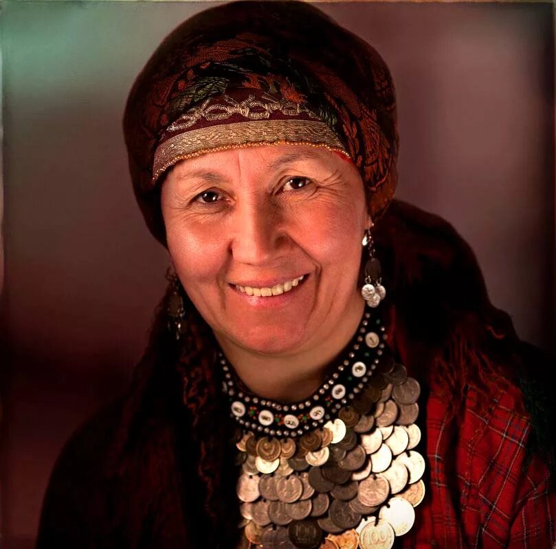 Нация удмурты. Удмуртия народ внешность. Нац наряд удмуртов. Удмурты. Удмурты женщины.