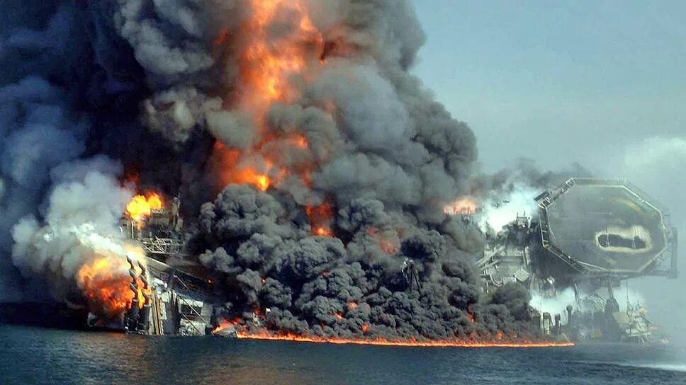 Катастрофа на нефтяной платформе. Взрыв платформы deepwater horizon. взрыв на нефтяной платформе deepwater horizon (20 апреля 2010). глубоководный горизонт авария 2010 в мексиканском заливе. платформа deepwater horizon в мексиканском заливе.