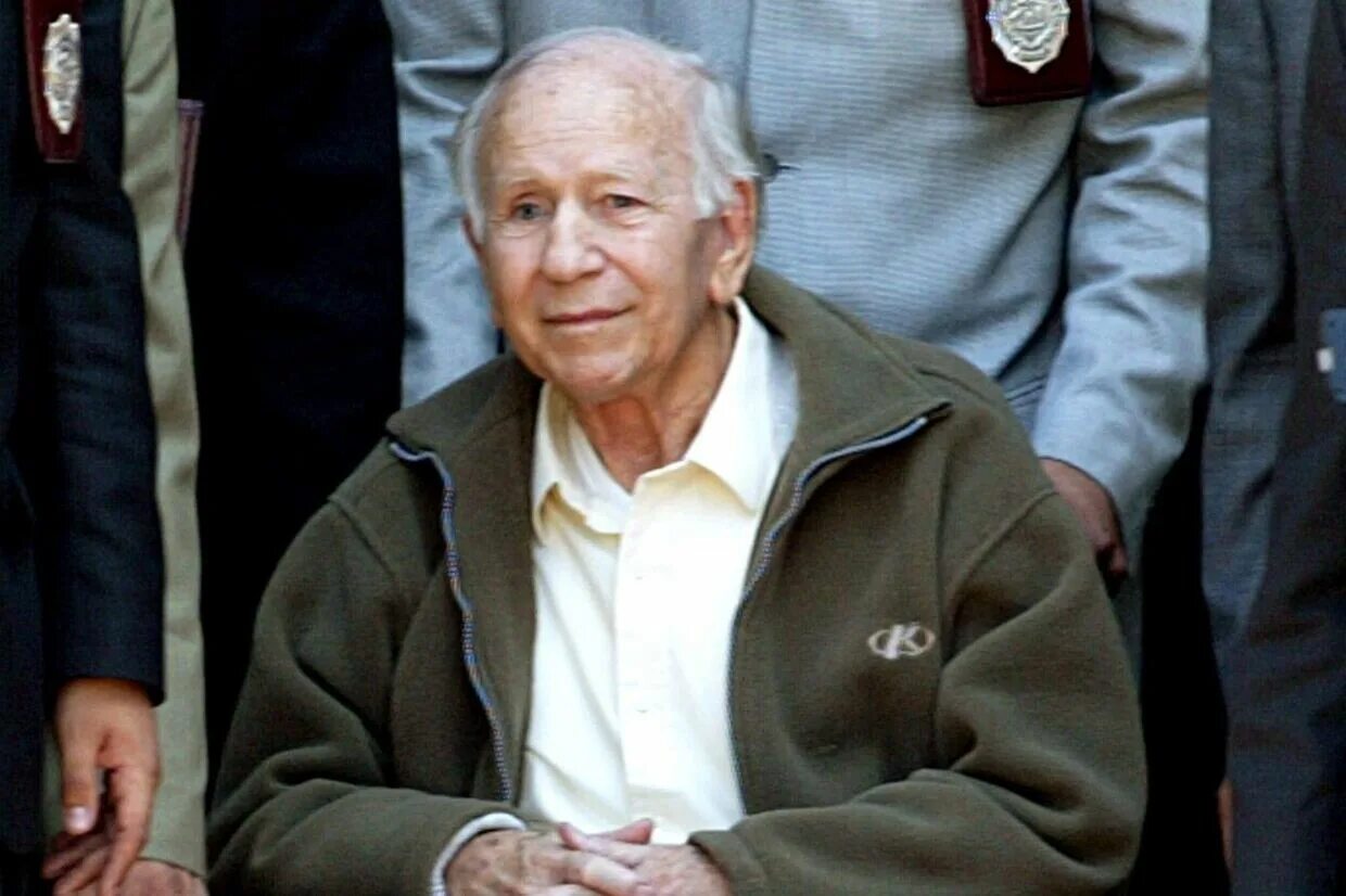 Пауль шефер дигнидад. Колония дигнидад чили. Пауль шефер дигнидад. Пауль шефер шнейдер. Пауль шефер колония.