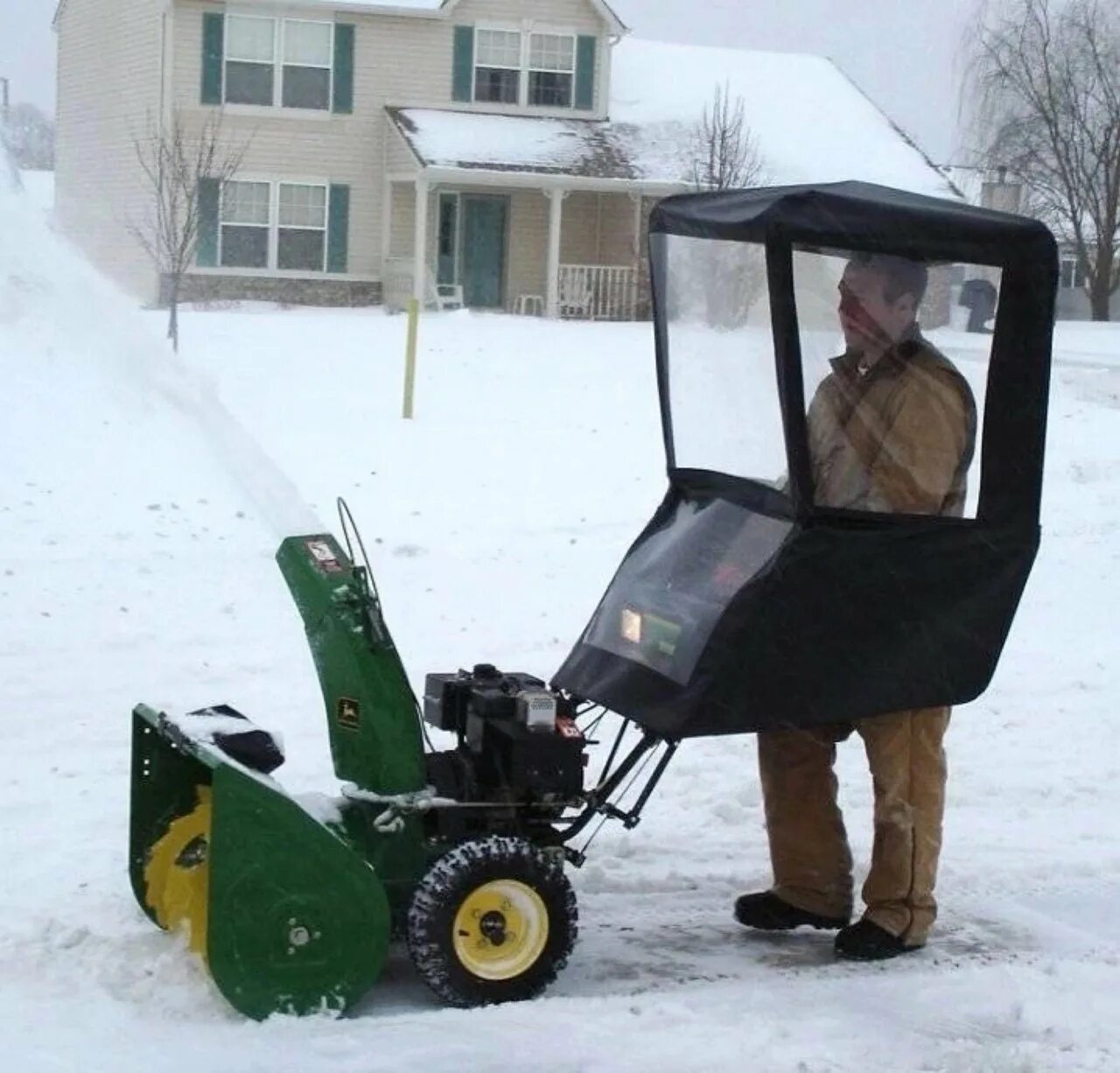 Кабина трактора мини. Снегоуборщик John Deere model 3tn66uj. Минитрактор Авант снегоуборщик. Минитрактор Хонда для уборки снега. Трактор Джон Дир для уборки снега.