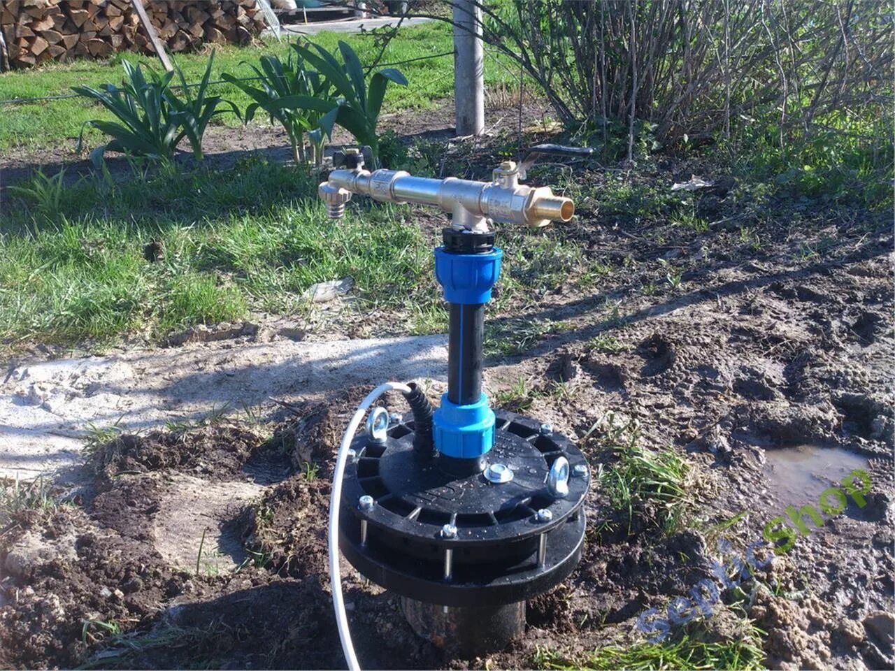 Артезианская скважина на участке. Скважина под воду на даче. Красивый колодец на даче. Скважинный насос gardena 6000/5 inox premium. Бурить скважину для воды на даче.