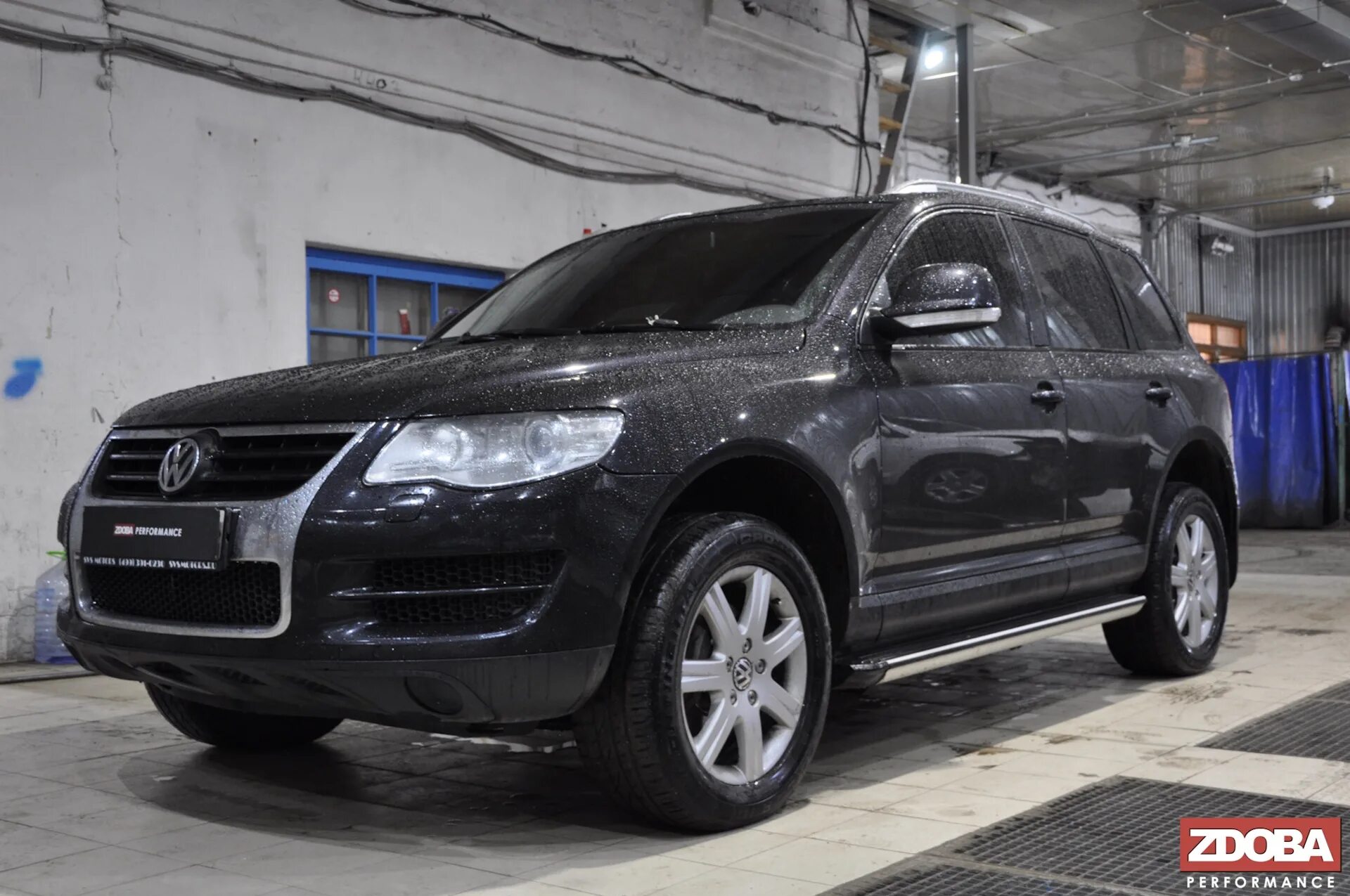 Как называется черный фольсфаген большой. Покрытие матовой пленкой автомобиля тупрег3. Volkswagen touareg chrome & style 3. Touareg 3. Туарег нф 3.