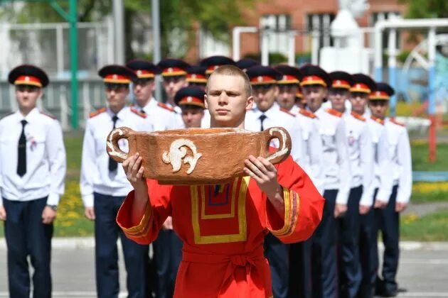 Губернаторская кадетская школа-интернат полиции Кемерово. Губернаторский кадетский корпус МЧС Кемерово. Школа интернат полиции Кемерово. Губернаторская кадетская школа-интернат полиции класс Росгвардии. Интернат полиции