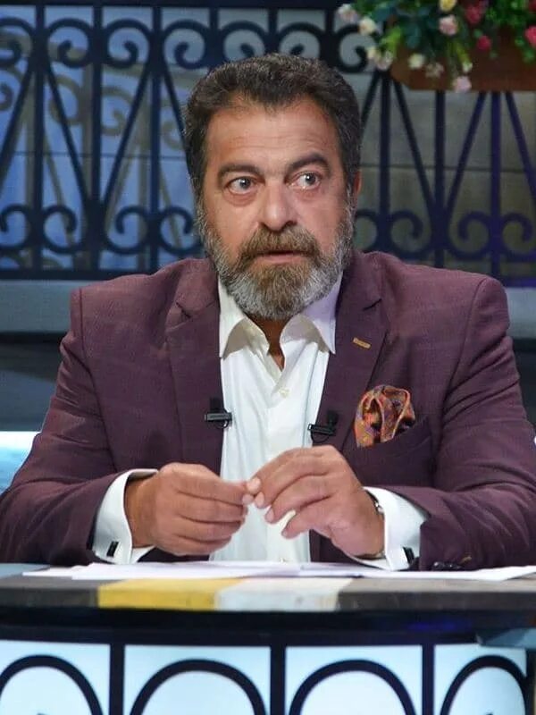 Грант тохатян 2022. Грант актер армянин. Грант тохатян и темико чичинадзе. Грант актер армянин. Армянский актер гранд тохатян.