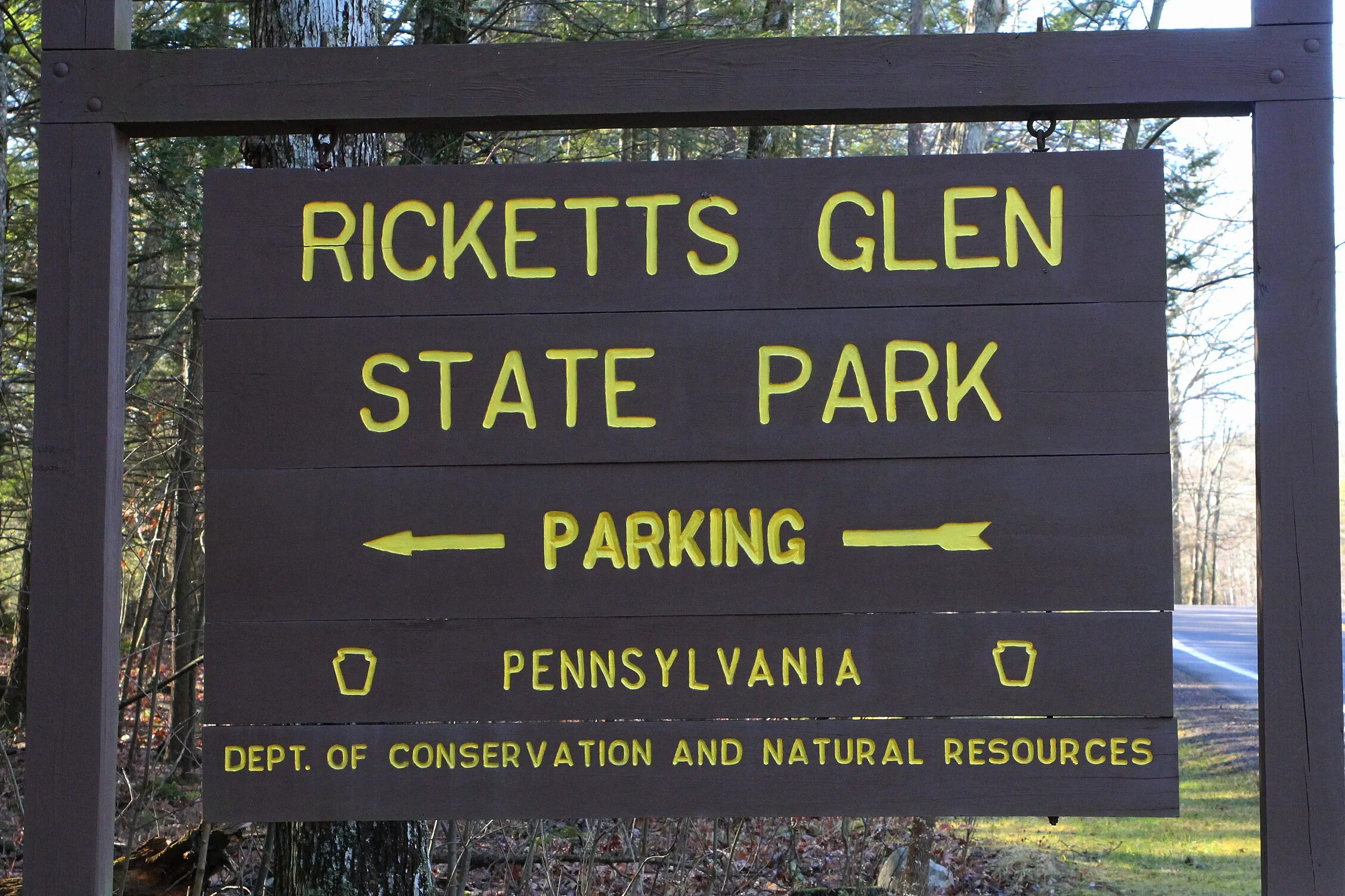 Ricketts Glen State Park. State Park sign. Парк штата Уоткинс Глен. Государственный парк Робберс Кейв-Oklahoma-.