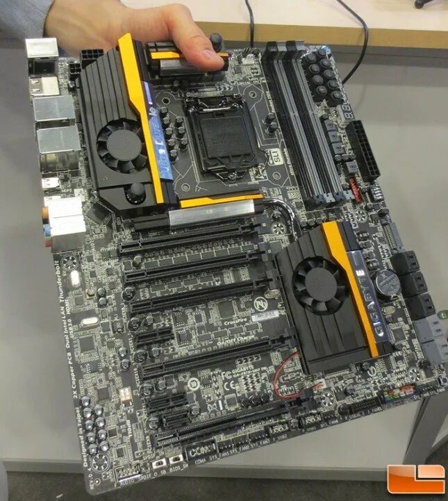 Asus b550 creator. Asus proart b550-creator. Плата thunderbolt 3 pci-e. Thunderbolt на материнской плате. Материнская плата с thunderbolt.