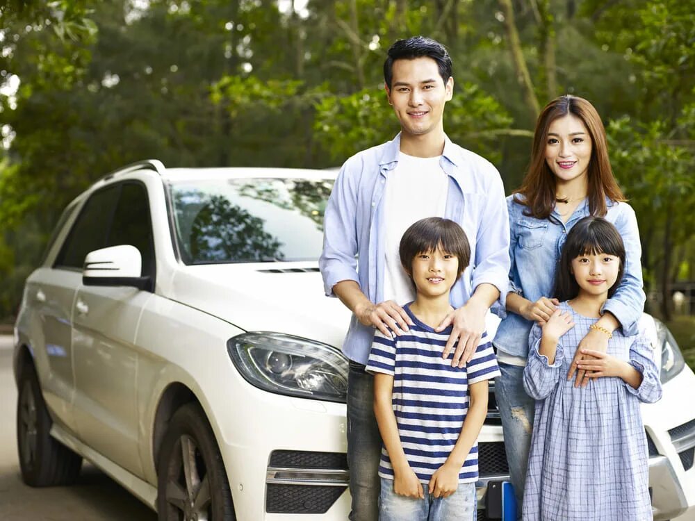 Почему машины родители. Семья Азия. Азиатская семья. Семья азиатов в автомобиле. Путешествия семья азиаты.