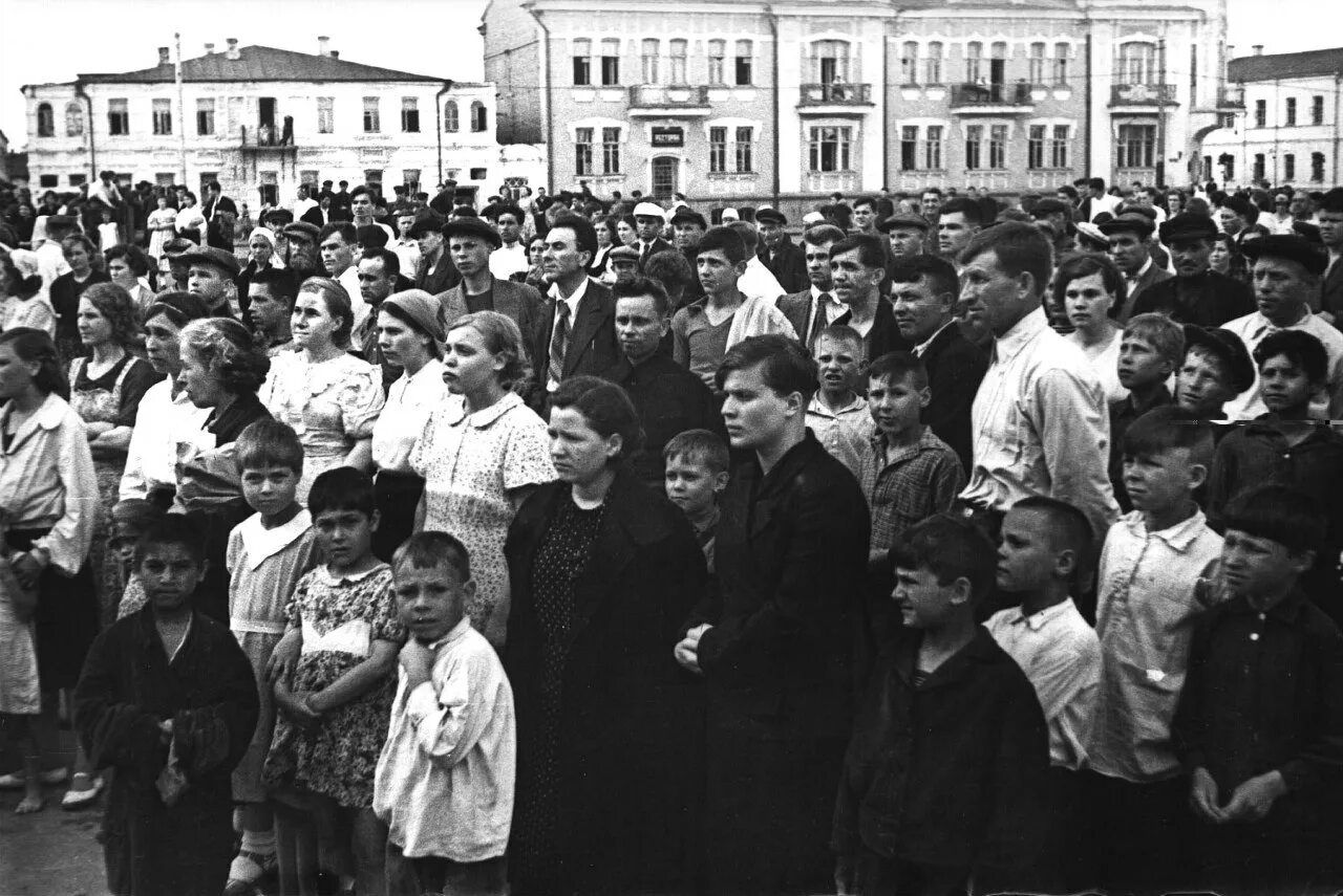 Оповещение о войне. Москва 22 июня 1941. 22 Июня 1941 люди у репродуктора. 22 Июня 1941 фотографии.