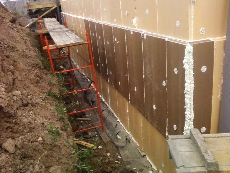 Утепленная отмостка технониколь узел. Теплоизоляция цоколя пеноплексом. Утепление цокольного. Теплоизоляция фундамента пеноплексом. Теплоизоляция фундамента пеноплексом.