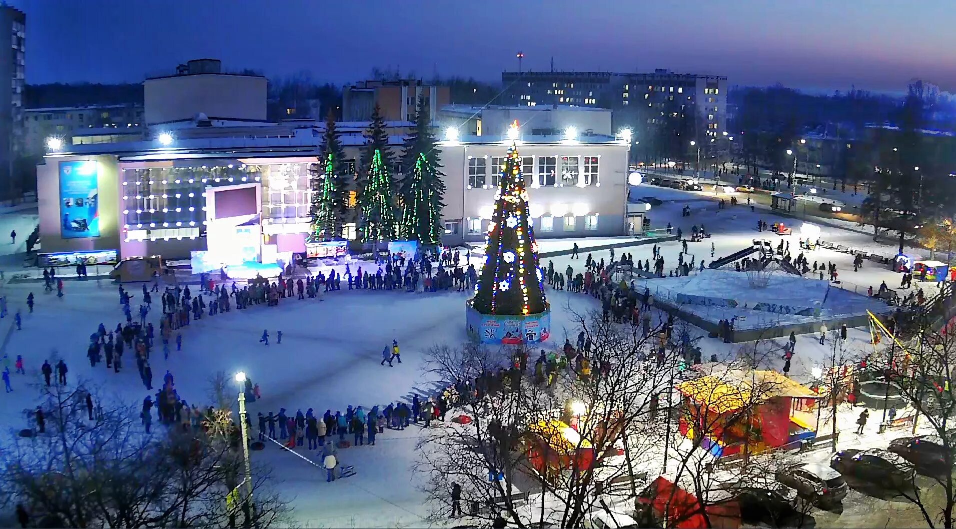 Город Чайковский Пермский край. Город Чайковский Главная площадь. Город Чайковский городская елка. Город Чайковский площадь города. Сайт г чайковского