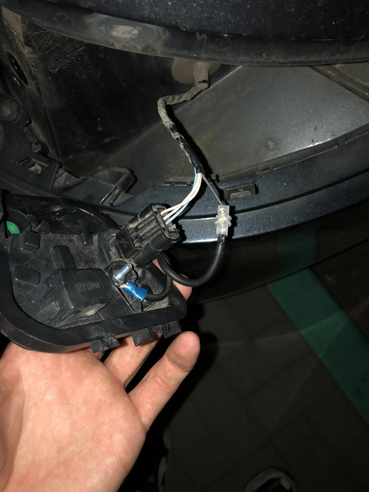 Не работает поворотник на рено. Лампа поворота задняя рено флюенс. Отключение поворотников рено логан 2. Звук поворотника logan 2. Провода поворотников рено логан 1.