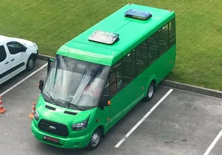 Необычные автобусы. Новые синие автобусы. Автобус паз вектор некст красный. Городской автобус маленький форд. Автобус нефаз зеленый.
