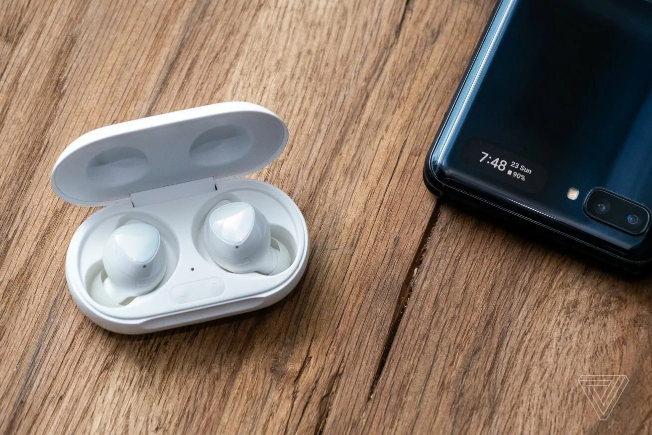 Samsung galaxy buds серийный номер. Galaxy buds 2 pro черные. Наушники реалми бадс т100. Galaxy buds 2. Samsung galaxy buds plus.