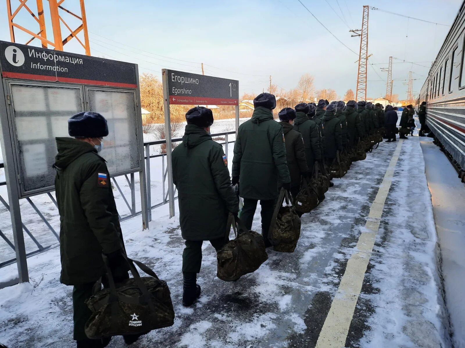 Отправляют ли срочников на украину 2024. Первый военный эшелон Егоршино. Срочники на Украине. Рейды военкомов на Украине. Поезд с новобранцами у Южной границы.