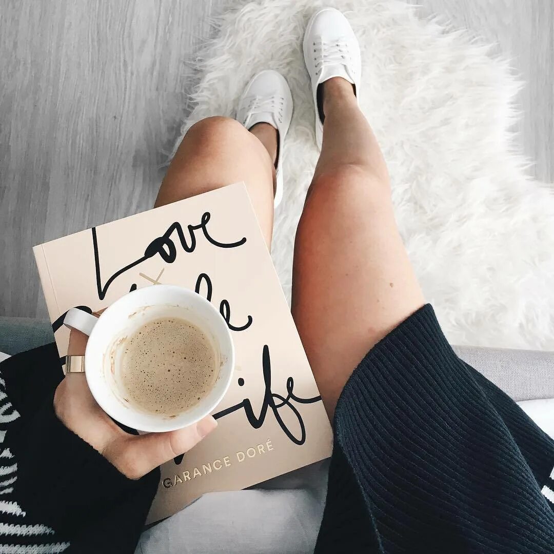 #cute #coffee #onthebed Coffee infographic, Coffee break, Mugs