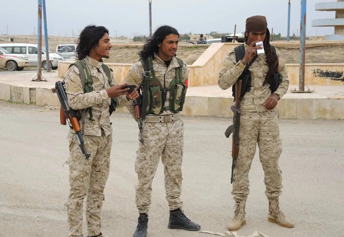 Курды шафииты. Курдские бойцы Сирия. Сирийский Курдистан Асаиш. Курдские девушки военные.
