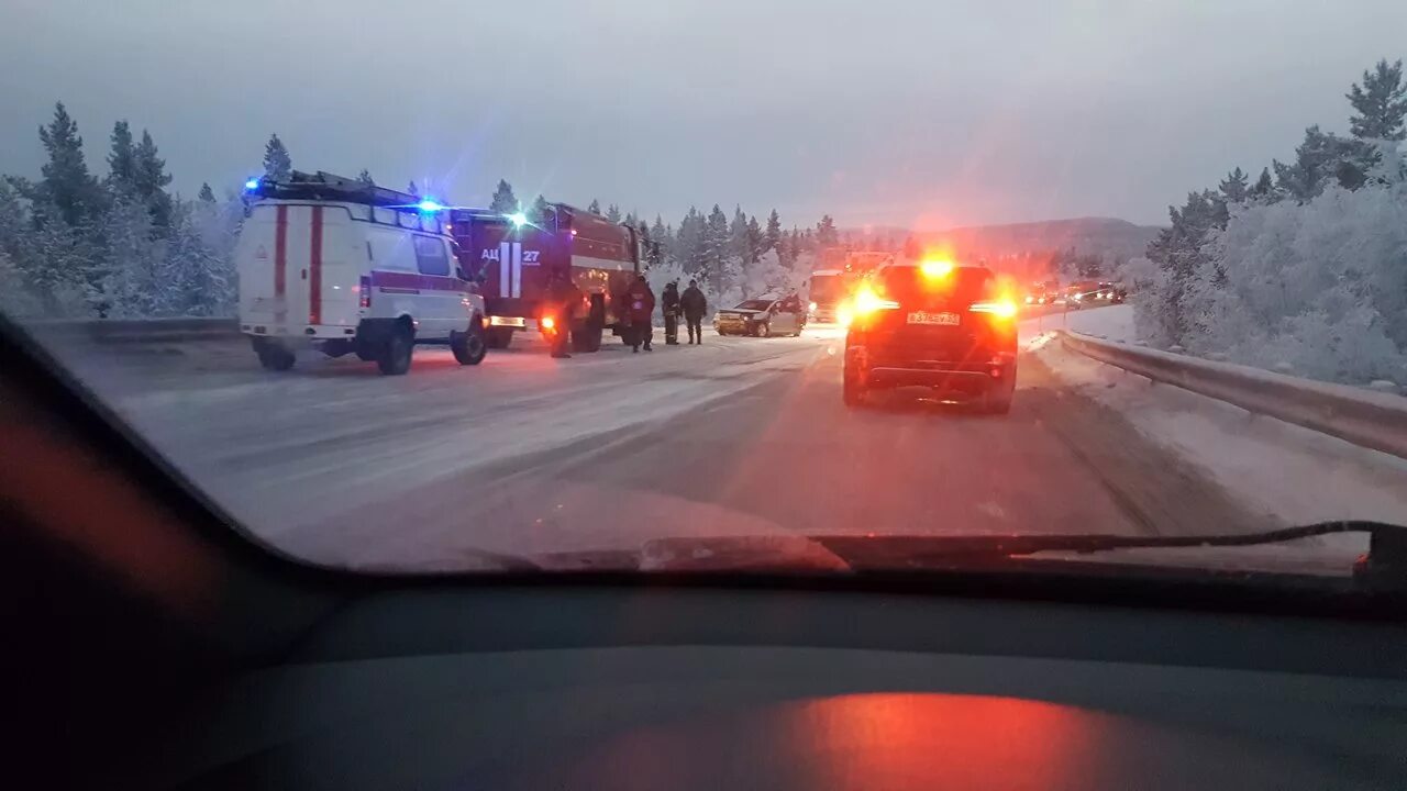 Мурманск чп сегодня. Авария в Мурманской области на трассе Мурманск Полярный. Авария под Пушным Мурманск. ДТП под полярными зорями. Полярный Мурманская обл.происшествия.