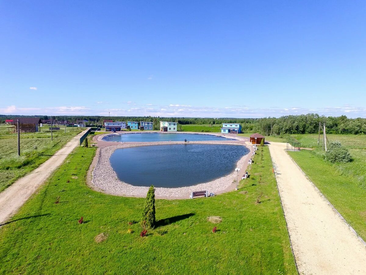 Новые озера база отдыха гатчинский район. Приоратский дворец. Озера база гатчина. Новое озерное. Комплекс отдыха.