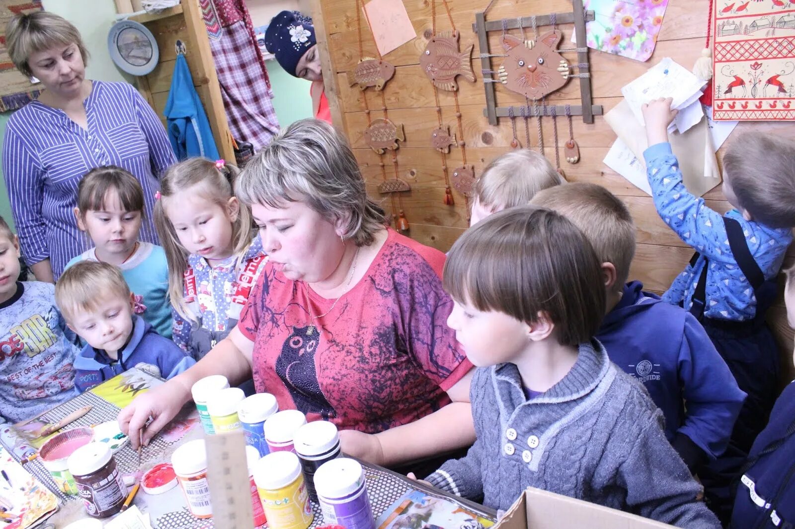 Детских дел мастер. Детских дел мастер. Столярная мастерская для детей. Гончарная мастерская гончарка. Детских дел мастер.