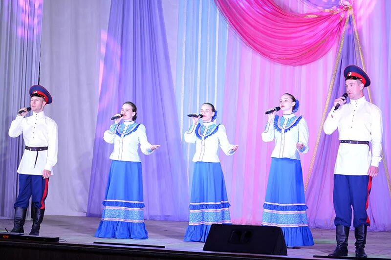 Апрель семикаракорск. Семикаракорцы. семикаракорцы праздник. флаг семикаракорска. праздничные мереприятияв семикаракорске.
