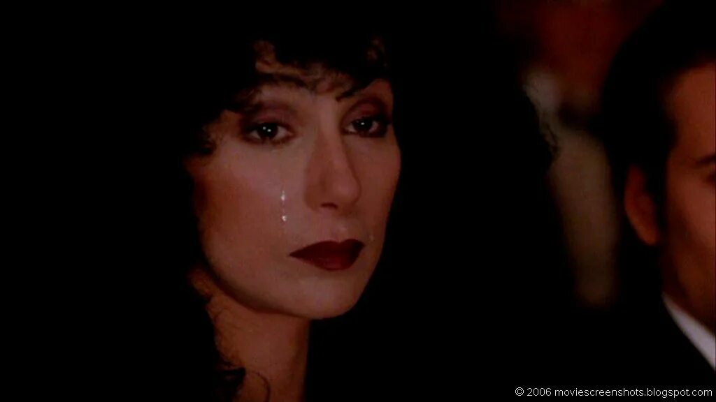 Ванесса вон безумная луна. Во власти луны (1987). Андрей вох художник. Приход луны (1987) афиша. Шер и николас кейдж.