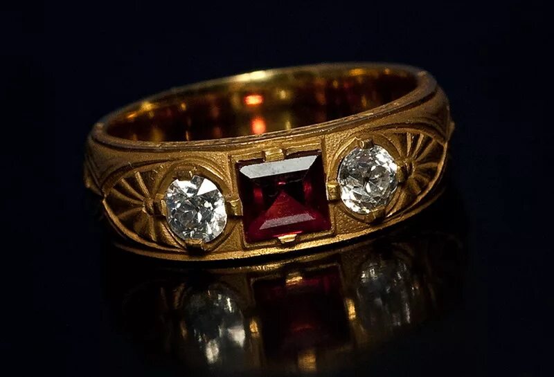 перстень монарх. перстень чеушевски. фамильный перстень романовых. мужская печатка. царский перстень.