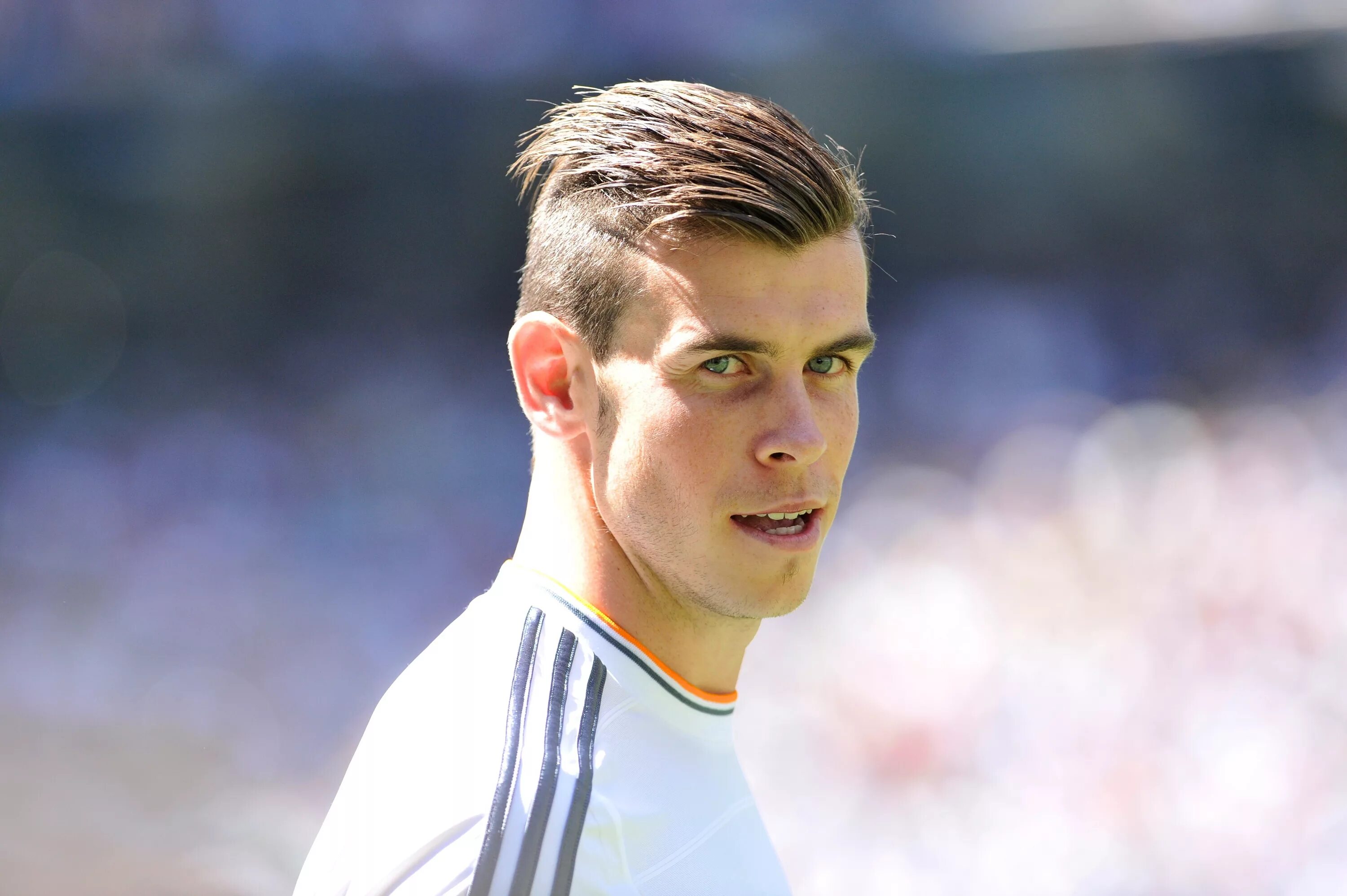 Бейл футболист. Gareth bale's hairstyles. Прическа гарета бейла. Гарет бэйл лысина. Прическа бейла.