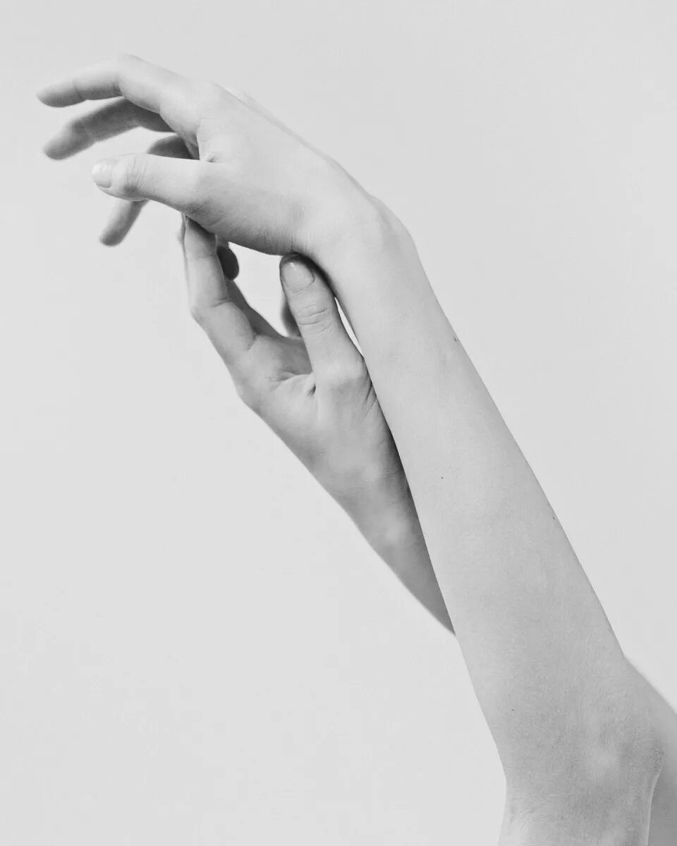 Белая ладонь. Женская рука. Белая рука. Руки Эстетика. Женские руки Эстетика.