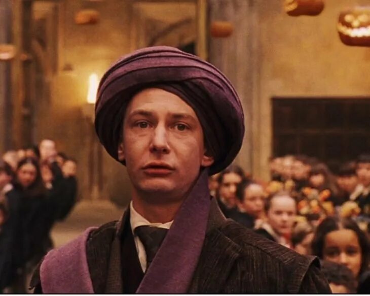 Профессор крибел гарри поттер. Профессор квиринус квиррелл. Професор квирео гарри поттер. Квиринус квиррелл. Мистер квиррелл.