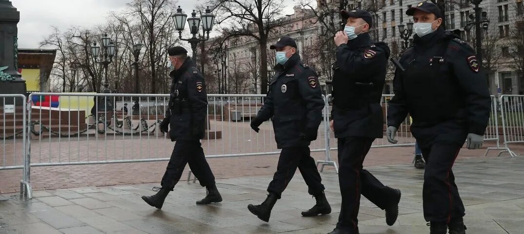 Задержания 4 июня на Пушкинской площади щарик с днём рождения.