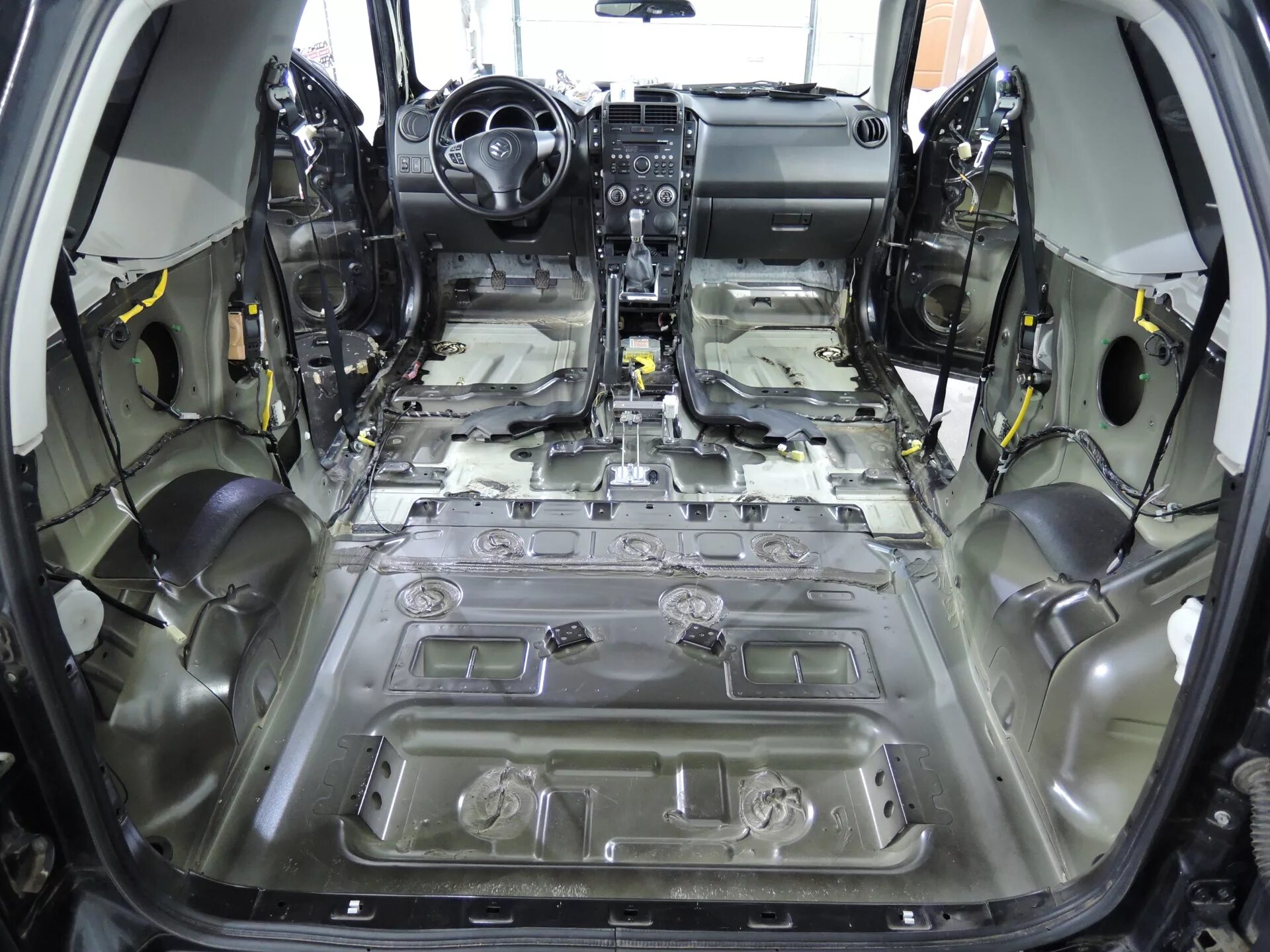 Grand vitara 2008 шумоизоляция. Grand vitara 2008 шумоизоляция. Suzuki grand vitara шумоизоляция. Шумоизоляция гранд витара. Гранд витара шумоизоляция.