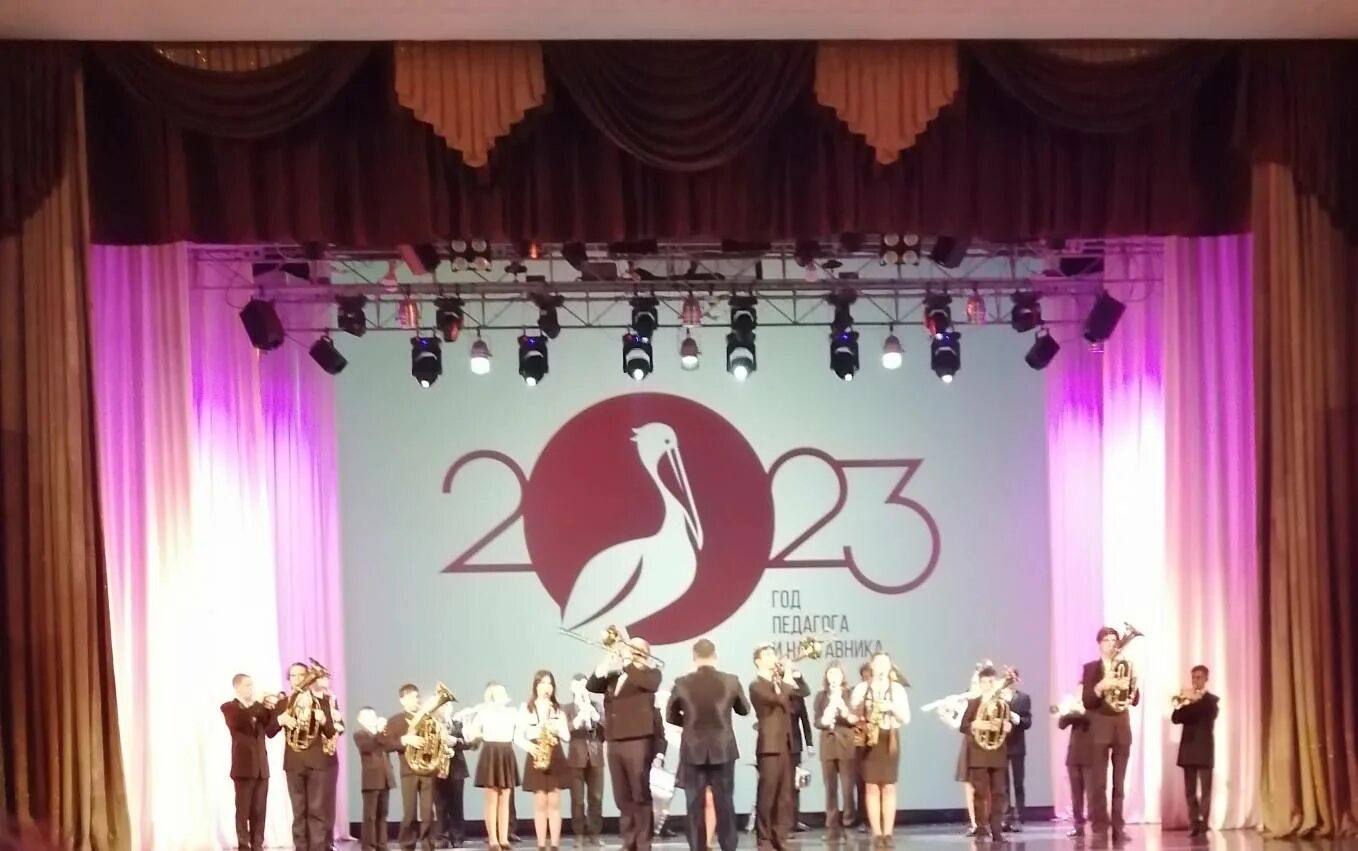 открытие года семьи в доме культуры. заставка москва открытие года педагога. день семлюбви и верности. конкурс на лучшая читающая семья томской области картинка. народное искусство и культурное наследие.