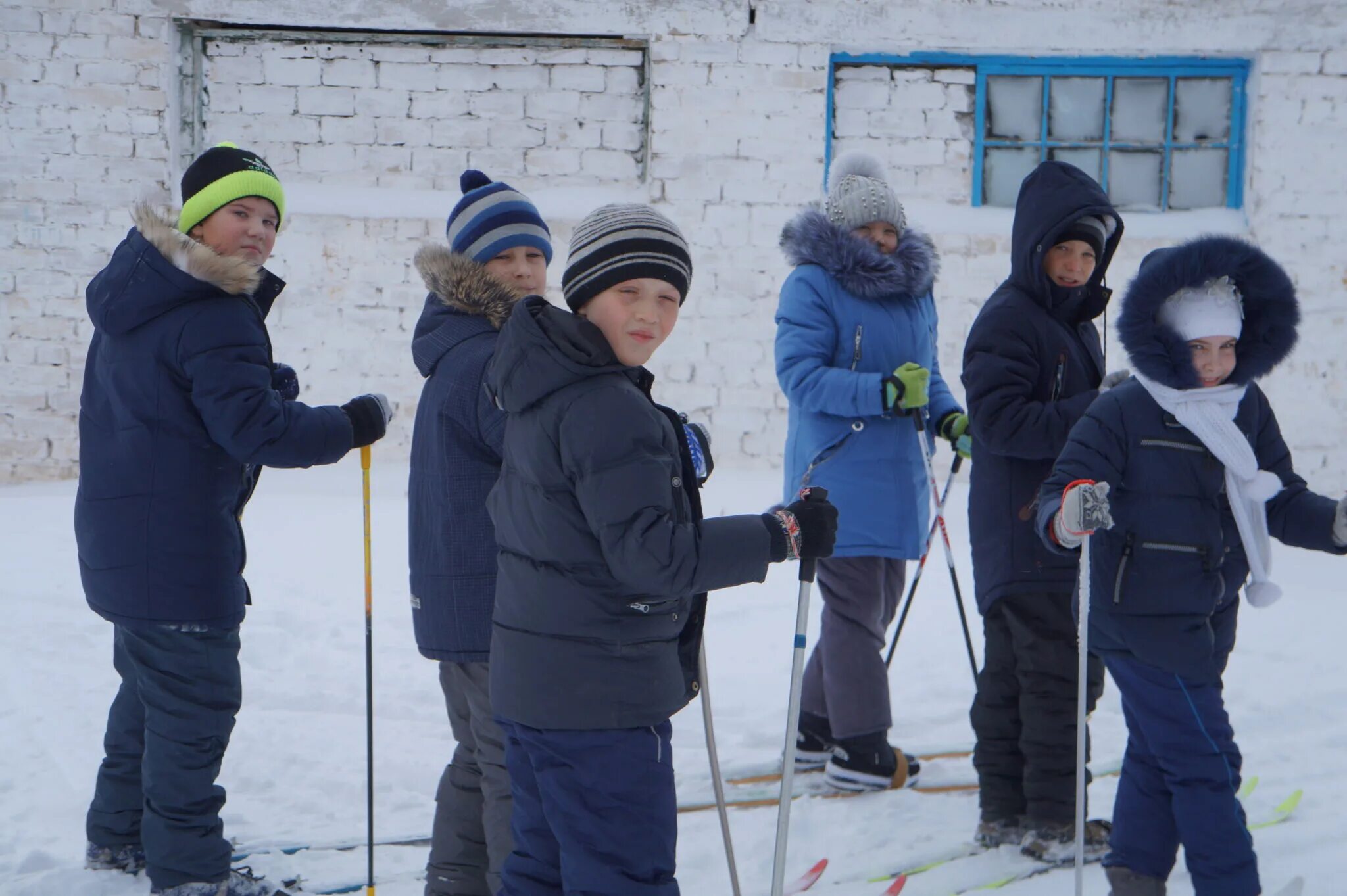 День здоровья зима. День здоровья зимние забавы. День здоровья зимний праздник. День здоровья в зимнем лесу.