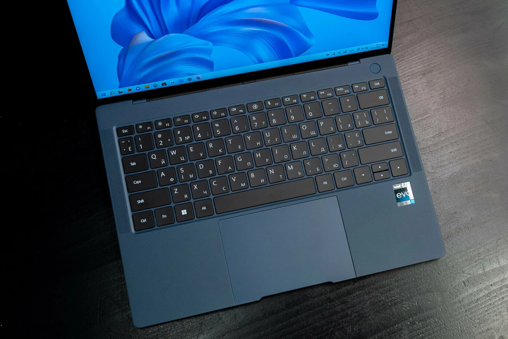 Huawei matebook pro 2025. Huawei matebook x pro 2025. matebook x pro mrgf-x 2025. huawei matebook x вскрытый. huawei matebook 13 ножки.