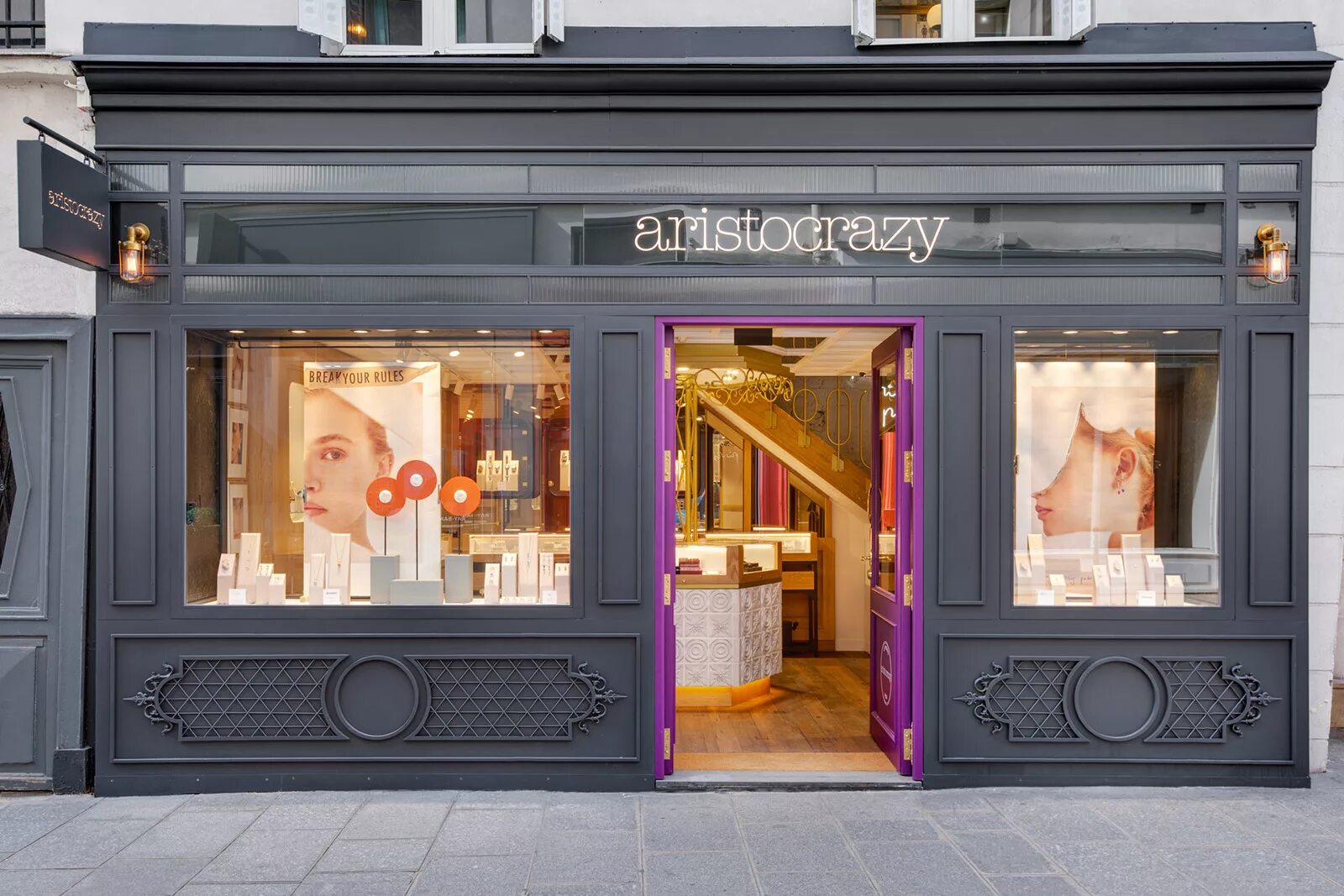 P s shop. Aristocrazy brave фото. aristocrazy brilliant фото. riley&#039;s shop. фильм the jeweller&#039;s shop 1989 картинки.
