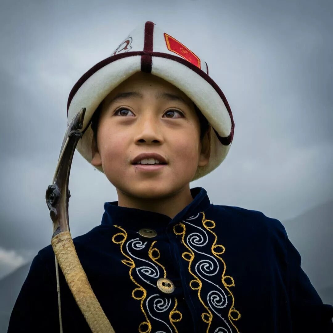 Кементай киргиза. Кыргызы и казахи. Казахский мальчик. Киргизский мальчик.